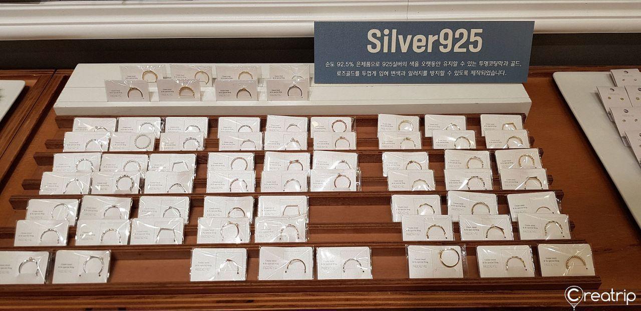 TOP 3 Korean Accessory Brands | TOP 3 Korean Accessory Brands ! Fashionable Jewelry that are loved by Koreans!